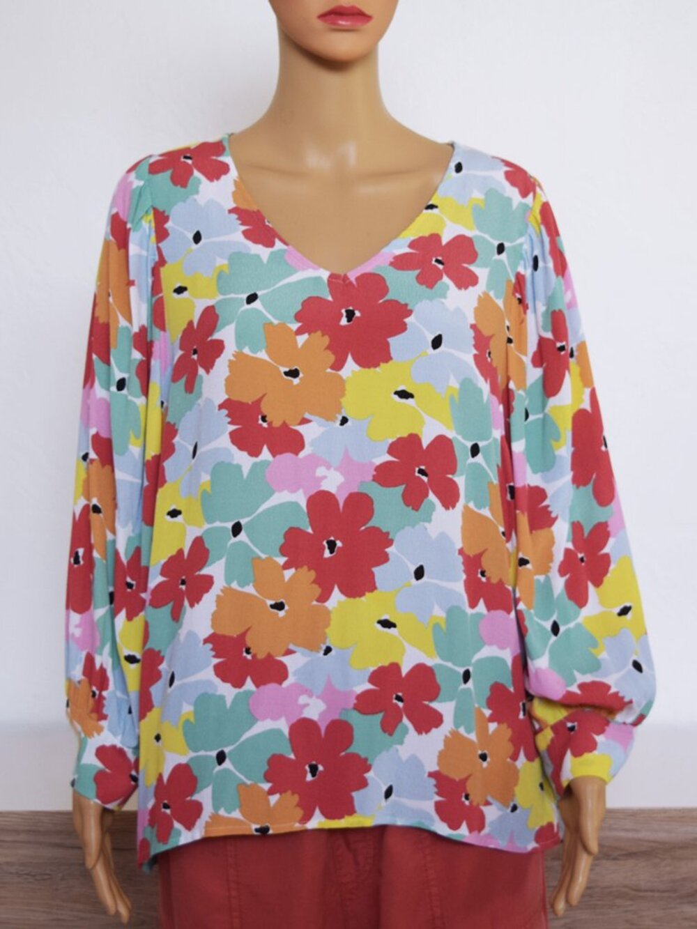 Michelle McDowell Rayon Multi-Color Blouse - Picture 3 of 10